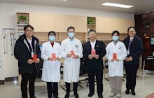 除夕及初一，院領導親切慰問堅守一線醫(yī)務人員