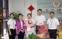縣領(lǐng)導(dǎo)到我院開展5·12國際護(hù)士節(jié)慰問活動(dòng)
